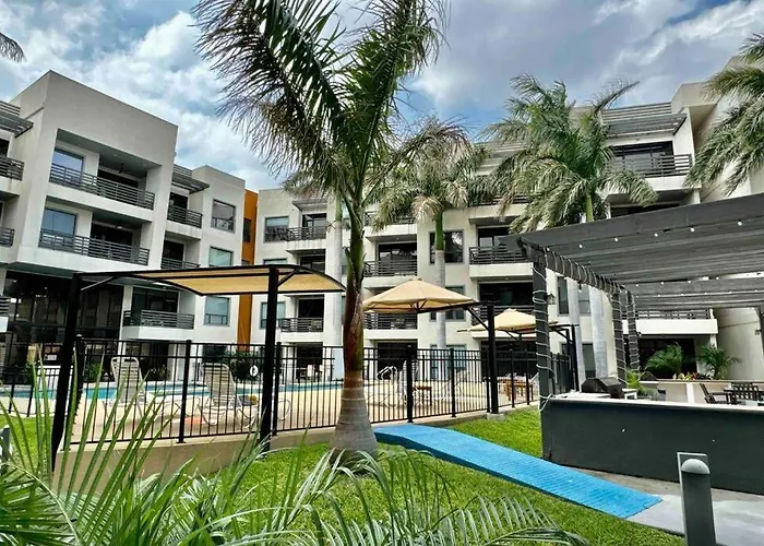 Luxury Condo With Pool And Jacuzzi