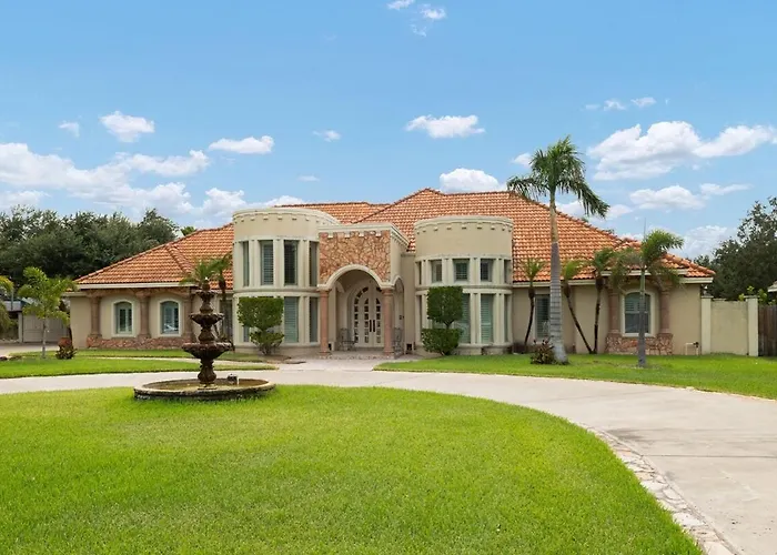 Valley Getaway! Pool House